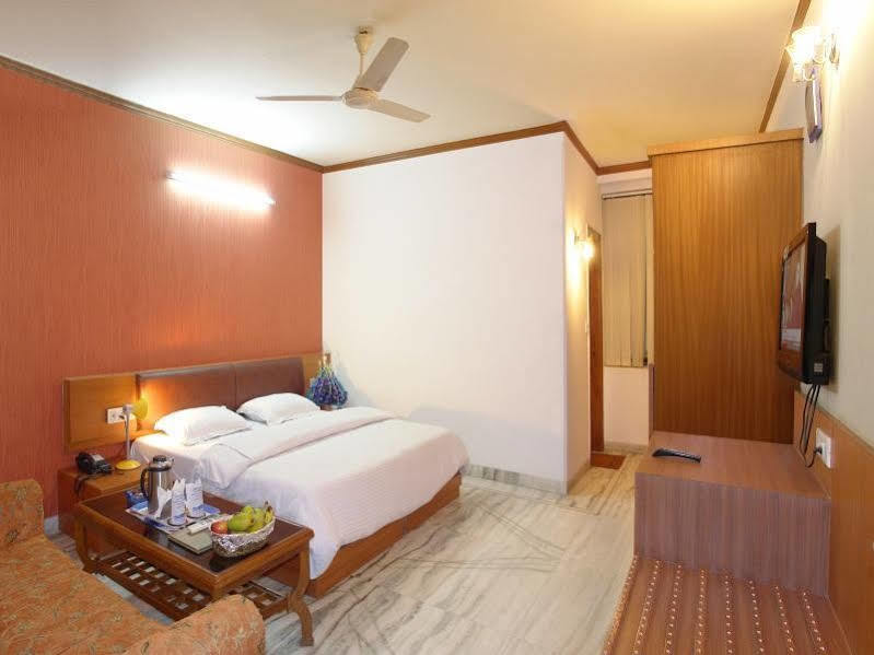 แฟ็บโฮเต็ล อศุ พาเลซ Hotel เดลี ภายนอก รูปภาพ